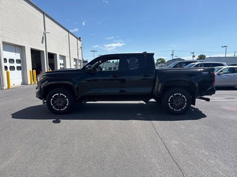 Used 2024 Toyota Tacoma TRD Sport w/ TRD Sport Upgrade Package AWD/4WD image 6