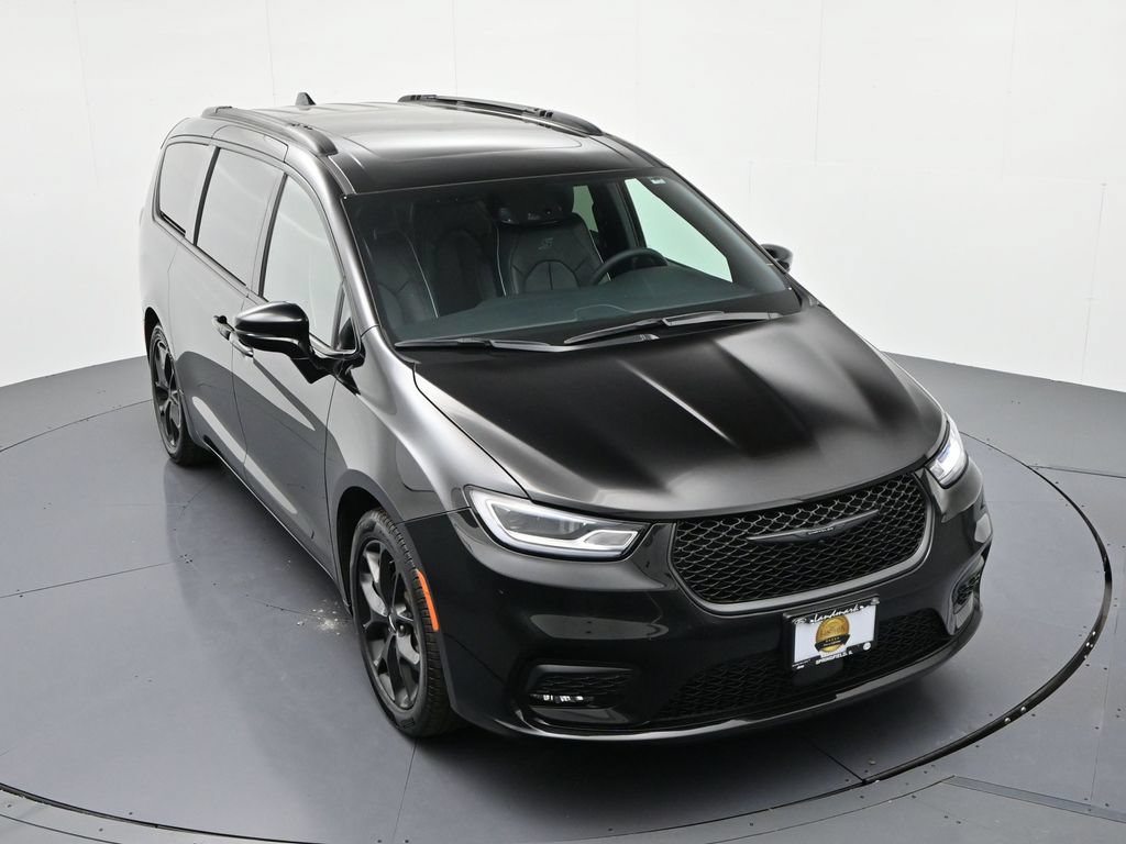 Used 2025 Chrysler Pacifica Limited FWD image 16