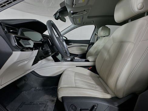 Used 2022 Audi e-tron Premium w/ Convenience Plus Package image 18