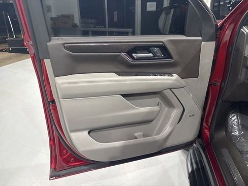 Used 2025 GMC Yukon XL Elevation w/ Elevation Premium Package image 11