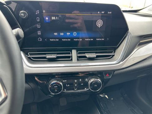 Used 2025 Chevrolet Trax ACTIV w/ Driver Confidence Package image 24
