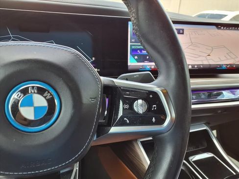 Used 2023 BMW i7 xDrive60 w/ Executive Package 2 AWD/4WD image 17