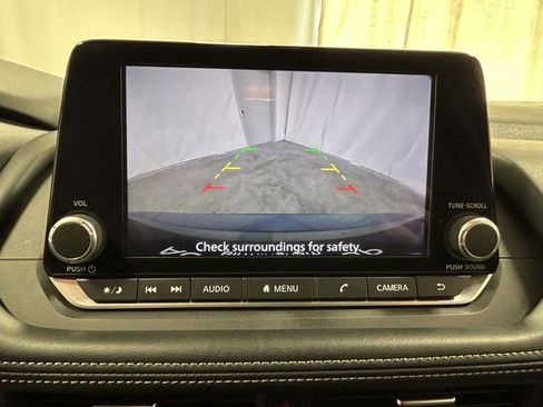 Used 2024 Nissan Rogue SV image 15