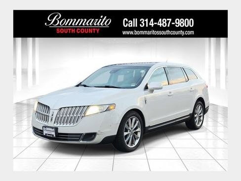 Used 2010 Lincoln MKT AWD image 1