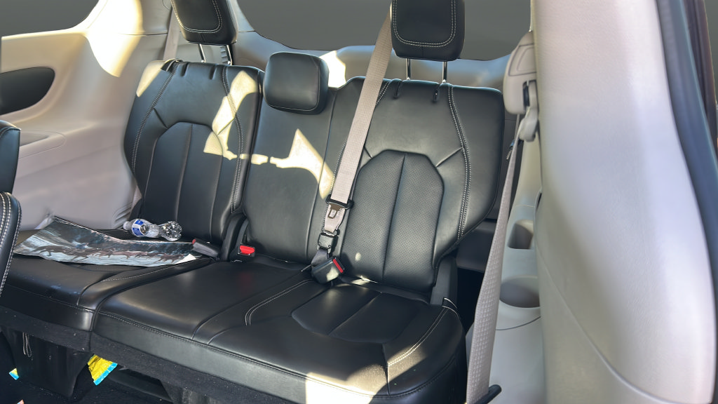 Used 2024 Chrysler Pacifica Touring-L FWD image 16