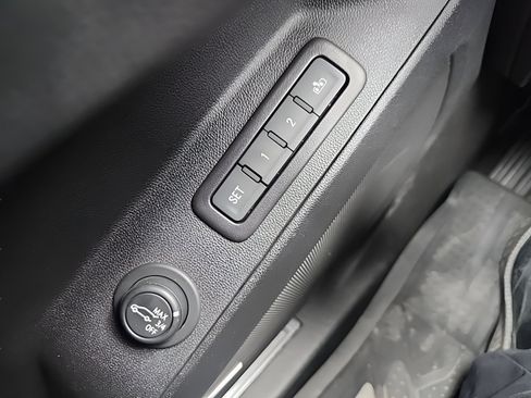 Used 2020 Chevrolet Equinox Premier image 15