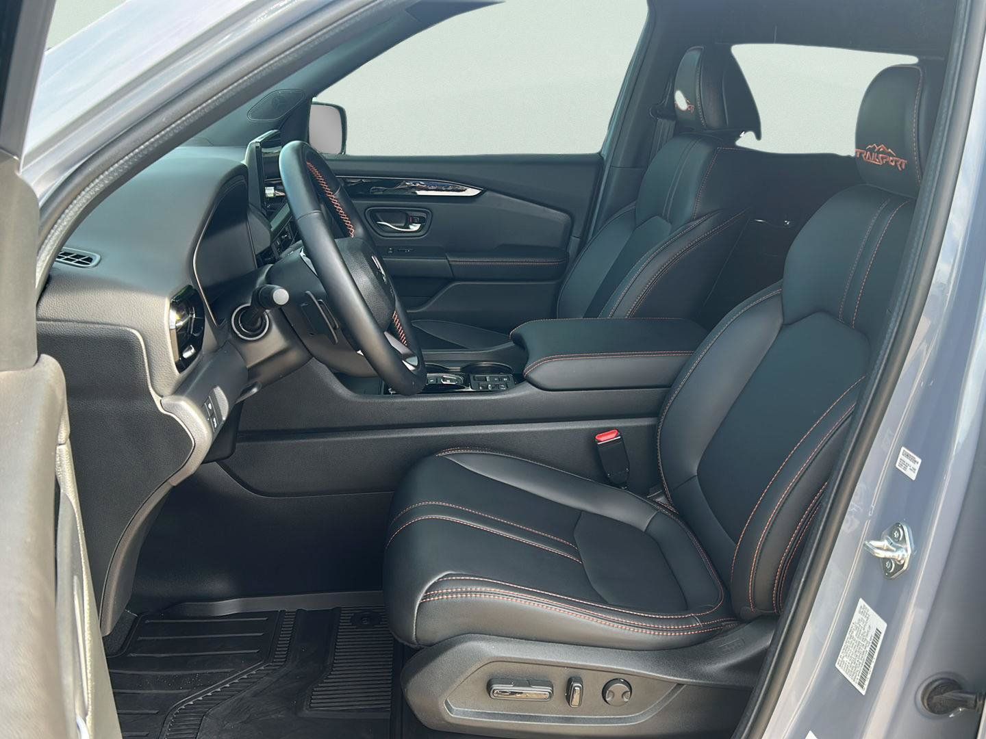 Used 2025 Honda Pilot TrailSport image 7