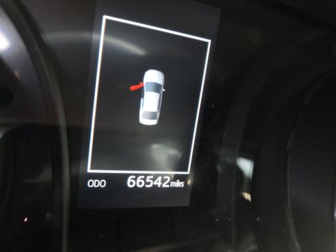 Used 2022 Toyota Camry SE image 13