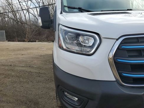 Used 2022 Ford E-Transit Medium Roof image 27