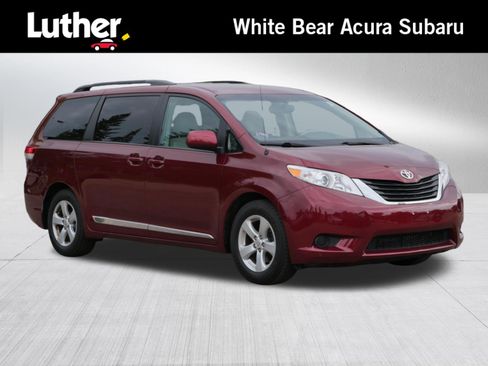 Used 2011 Toyota Sienna LE w/ Towing Pkg FWD image 1