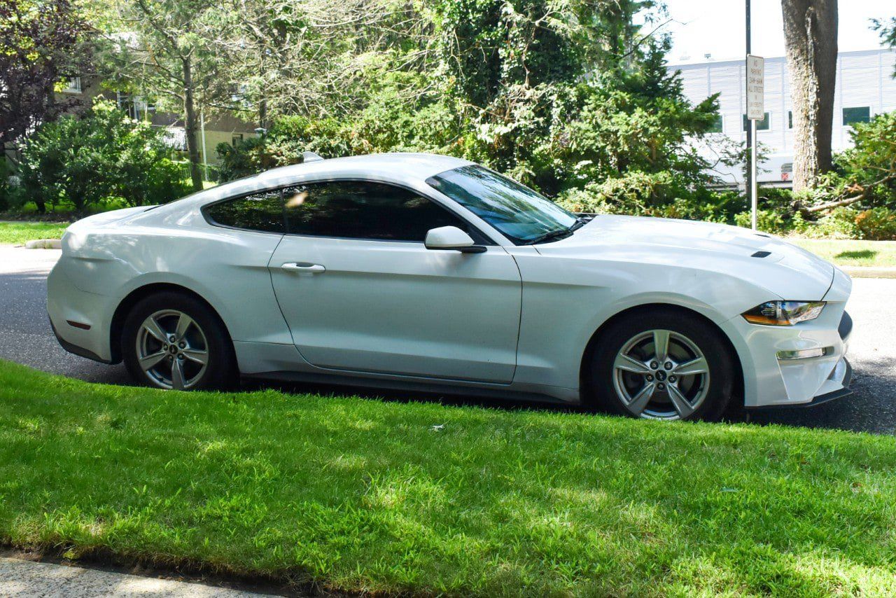 Used 2022 Ford Mustang Coupe RWD image 9