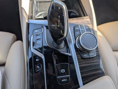 Certified 2023 BMW 530e 530e w/ Premium Package image 11