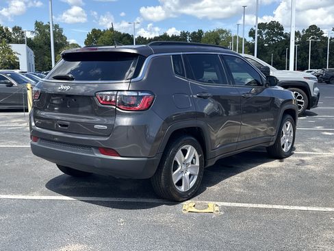 Used 2022 Jeep Compass Latitude FWD image 12