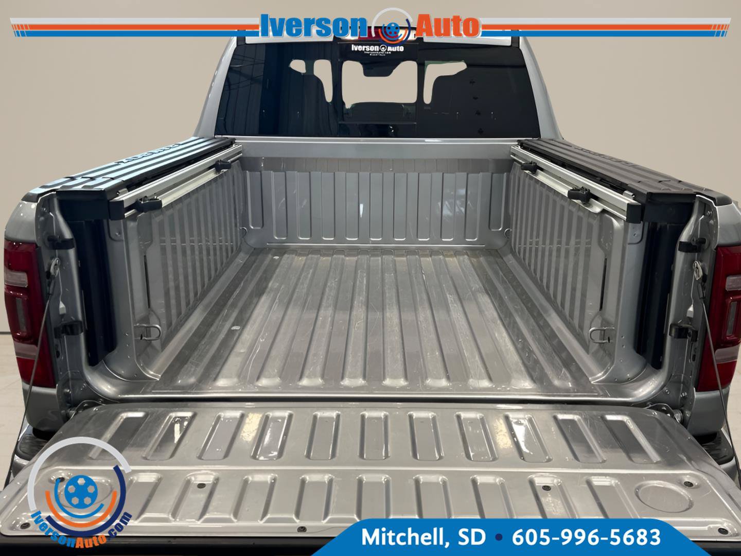 Used 2024 RAM 1500 Laramie AWD/4WD image 30