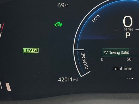 Used 2025 Toyota Camry SE image 16