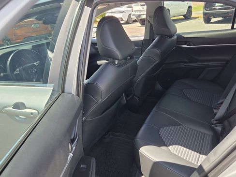 Used 2022 Toyota Camry SE w/ Cold Weather Package image 5