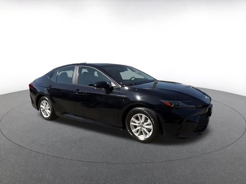 Used 2025 Toyota Camry LE image 2