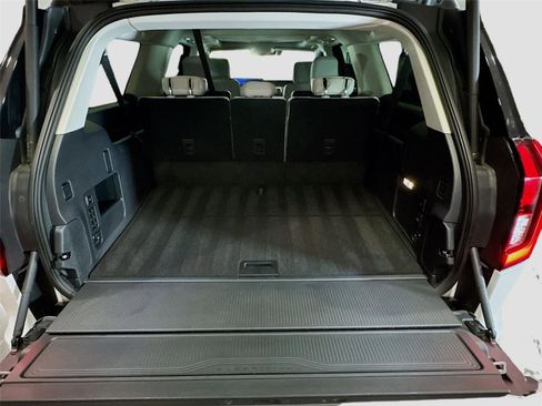 Used 2025 Ford Expedition Max Platinum w/ Platinum Ultimate Package AWD/4WD image 20