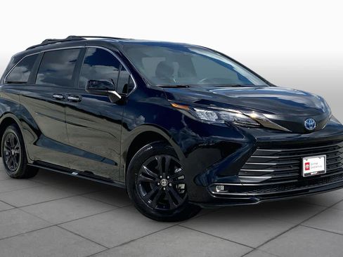 Used 2024 Toyota Sienna XLE Woodland Edition AWD/4WD image 3