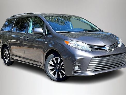Used 2019 Toyota Sienna XLE Premium image 2
