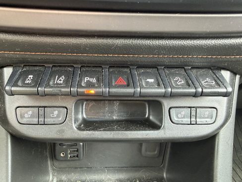 Used 2021 GMC Canyon AT4 w/ Driver Alert Package AWD/4WD image 16