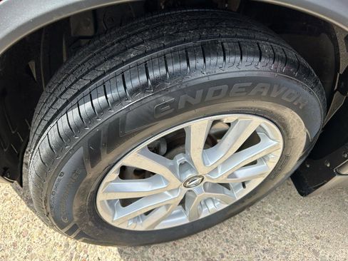 Used 2017 Nissan Rogue SV AWD/4WD image 8