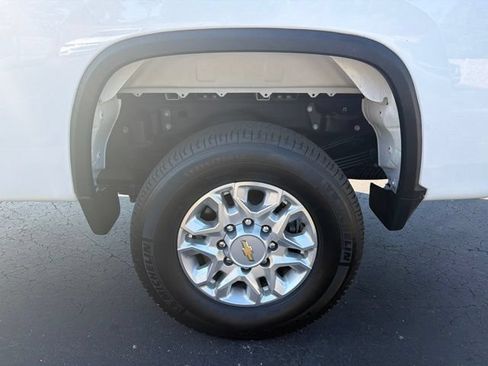 Used 2025 Chevrolet Silverado 3500 LT w/ Safety Package AWD/4WD image 9