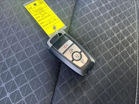Used 2025 Ford Escape Active AWD/4WD image 10