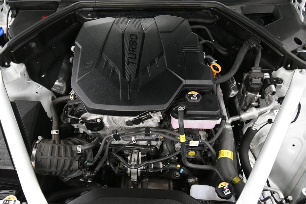 Used 2025 Genesis G70 2.5T image 34