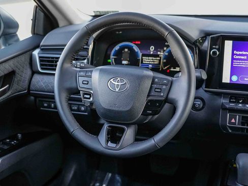 Used 2026 Toyota Camry XLE FWD image 15