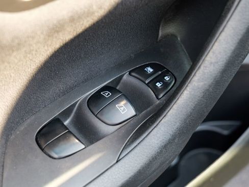 Used 2015 Nissan Altima 2.5 SV w/ Convenience Package image 18