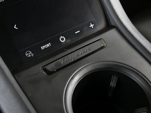 Used 2022 Porsche Taycan 4S image 34