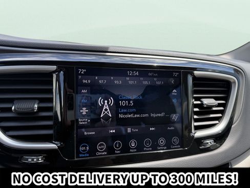 Used 2020 Chrysler Pacifica Touring-L Plus w/ Advanced Safetytec Group FWD image 25