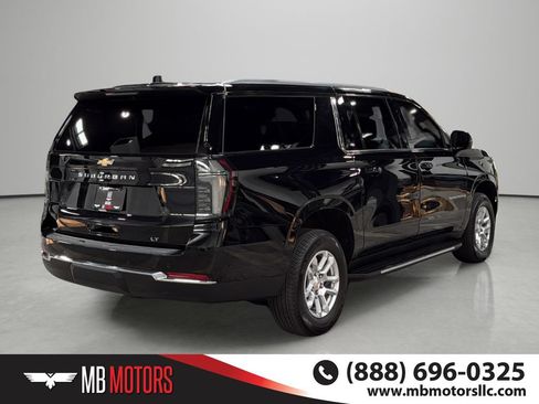 Used 2025 Chevrolet Suburban LT w/ Comfort Package AWD/4WD image 4