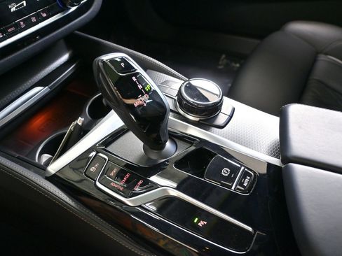 Used 2023 BMW M550i xDrive w/ Executive Package image 26