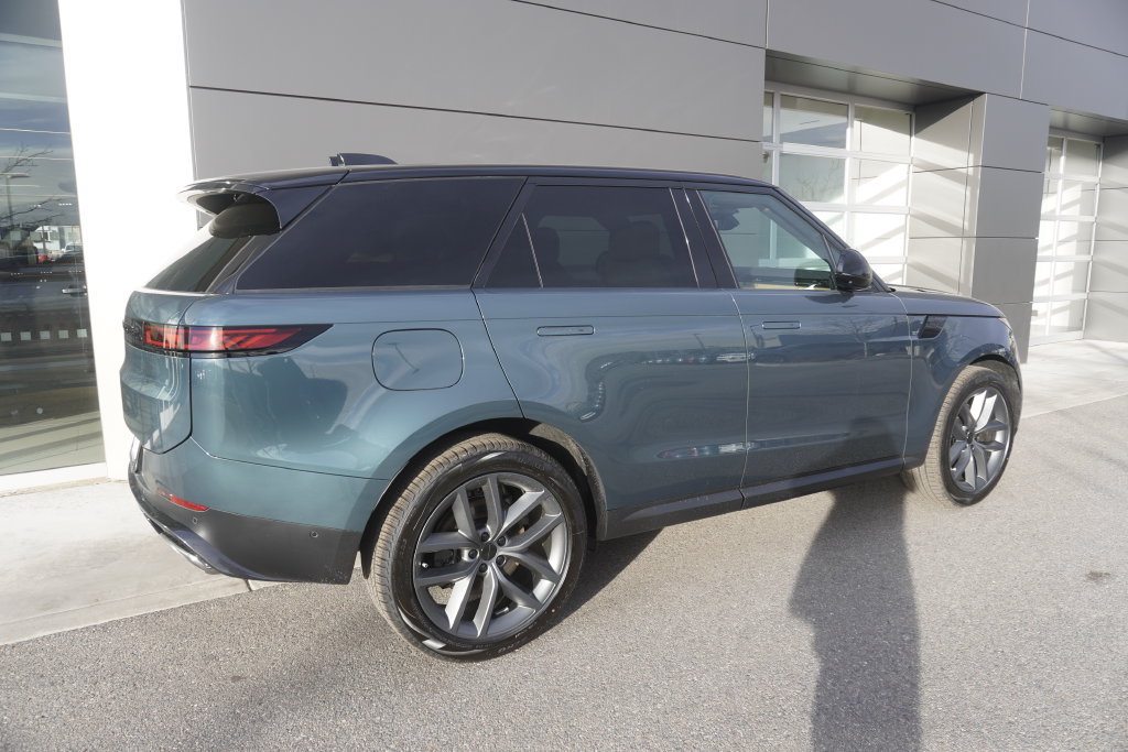 New 2026 Land Rover Range Rover Sport SE AWD/4WD image 4