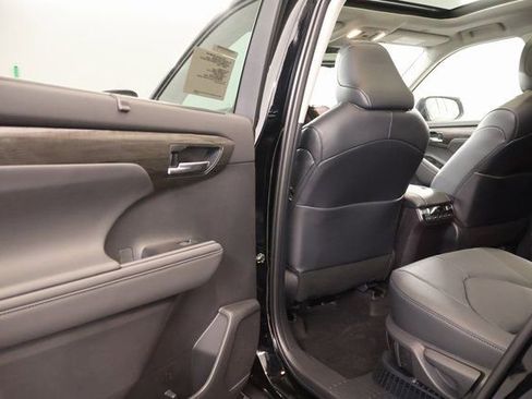 New 2026 Toyota Highlander Platinum AWD/4WD image 26