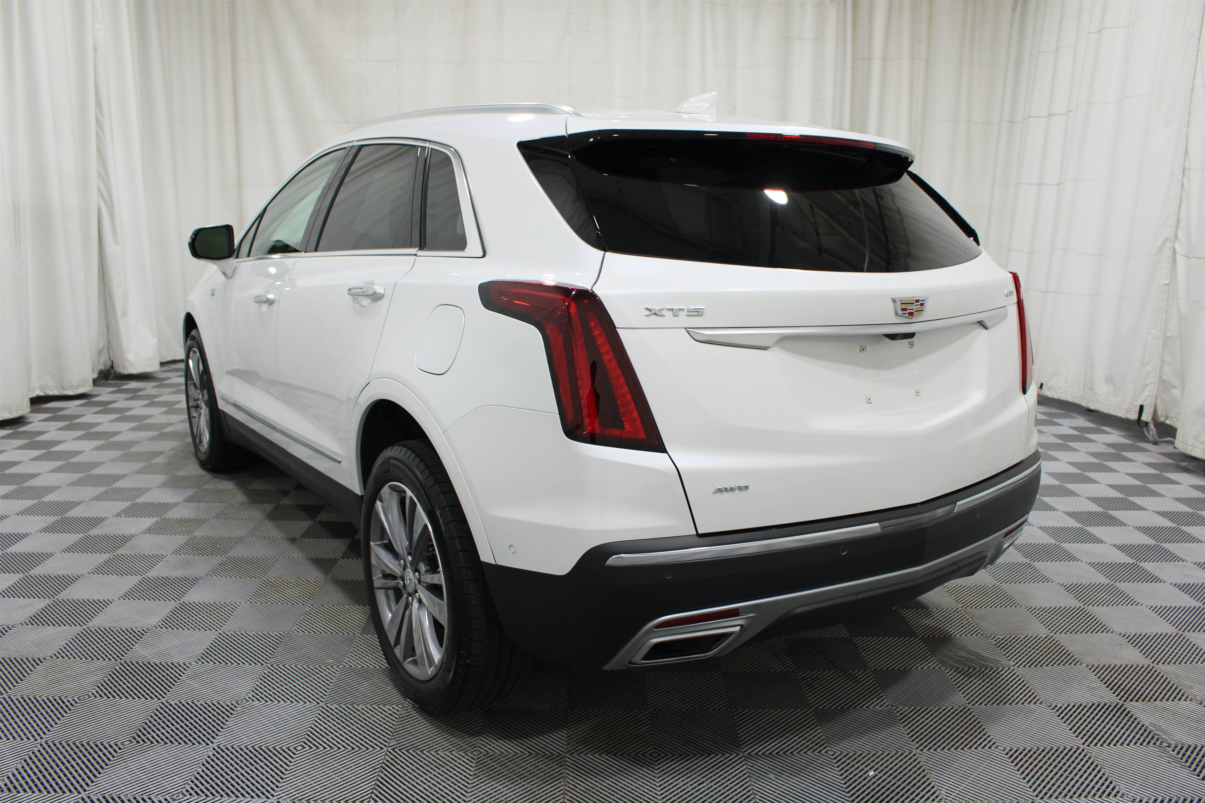 Used 2025 Cadillac XT5 Premium Luxury w/ Technology Package AWD/4WD image 37