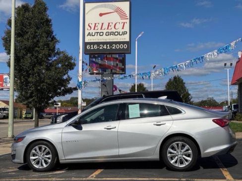 Used 2022 Chevrolet Malibu LT FWD image 2
