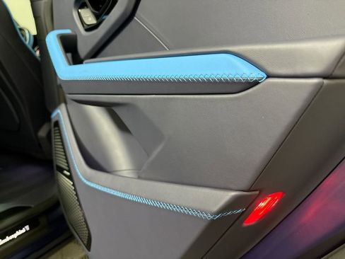 Used 2025 Lamborghini Urus SE image 69