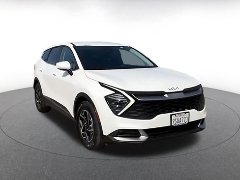 Used 2025 Kia Sportage LX FWD image 3