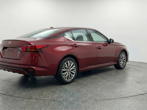 Used 2025 Nissan Altima 2.5 SV FWD image 9