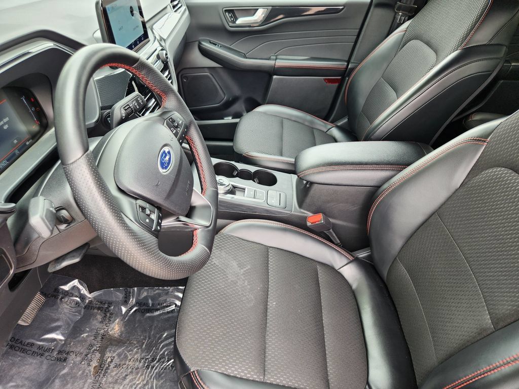Used 2025 Ford Escape ST-Line Select AWD/4WD image 4