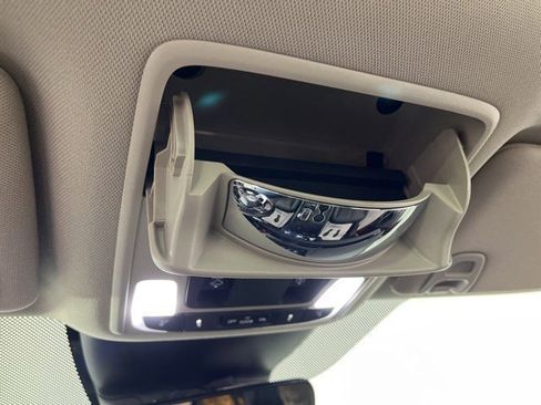 Used 2025 Honda Pilot Touring image 31