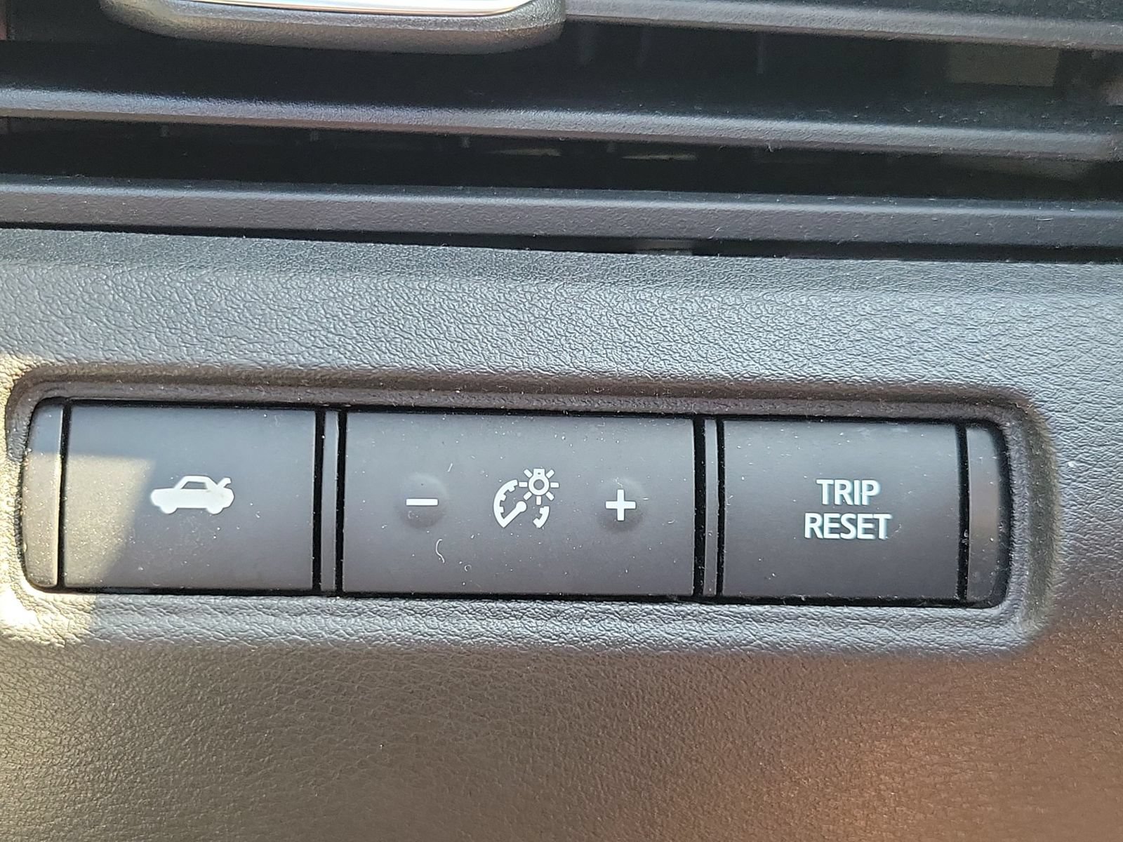 Used 2025 Nissan Altima 2.5 SV FWD image 24