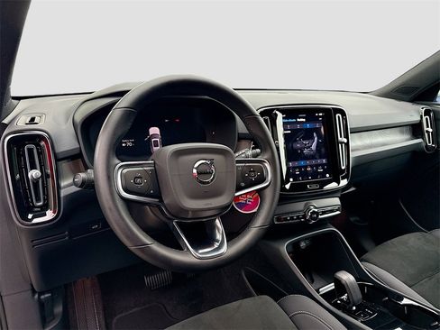 Used 2023 Volvo XC40 Recharge Plus image 10