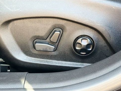 Used 2017 Jeep Renegade Latitude w/ Popular Equipment Group FWD image 23