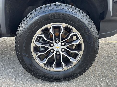Used 2022 Chevrolet Colorado ZR2 AWD/4WD image 9