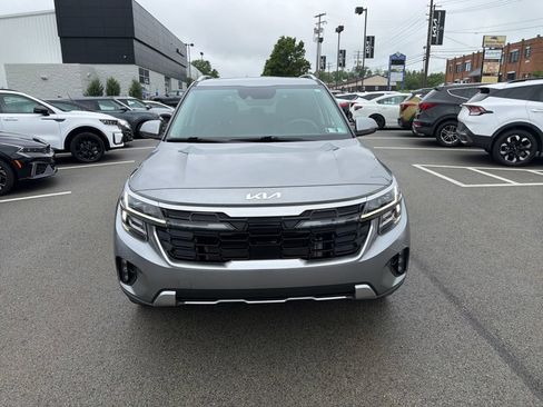 Certified 2024 Kia Seltos SX w/ SX Sunroof Package AWD/4WD image 2