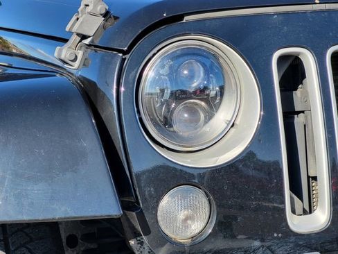 Used 2016 Jeep Wrangler Unlimited Sahara w/ Connectivity Group image 27